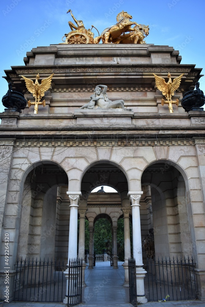Fototapeta premium Barcelona park architecture 
