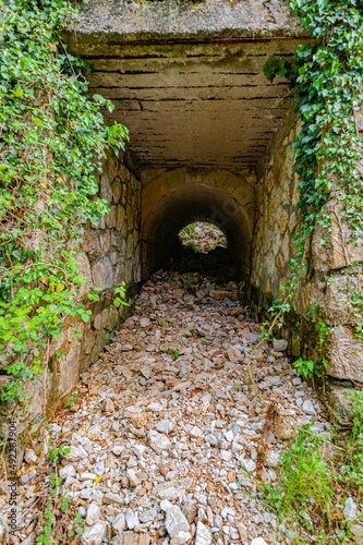 Fototapeta Naklejka Na Ścianę i Meble -  Lago di turrite, colline appennino toscano panorami tunnel galleria in cemento