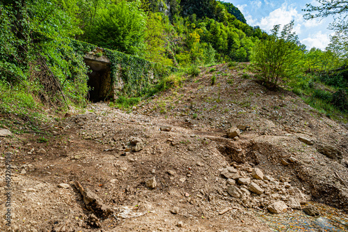 Lago di turrite, colline appennino toscano panorami ingresso tunnel