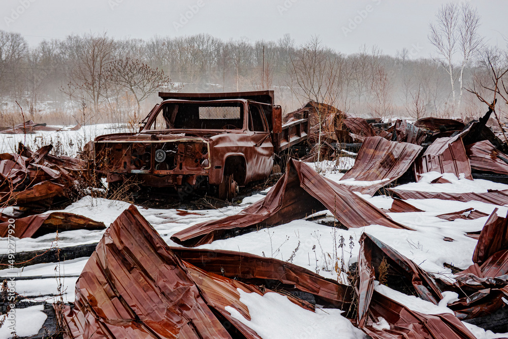 Fototapeta premium abandoned truck with metal scrap