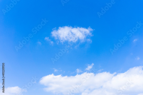 Refreshing blue sky and cloud background material_blue_41