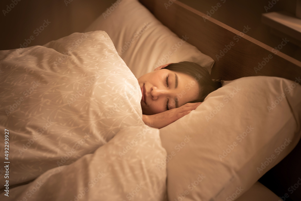 睡眠・眠る女性 睡眠・眠る女性