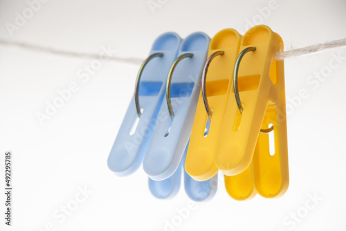 4つの洗濯バサミ