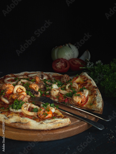 Bilde på lerret seafood pizza chiaroscuro