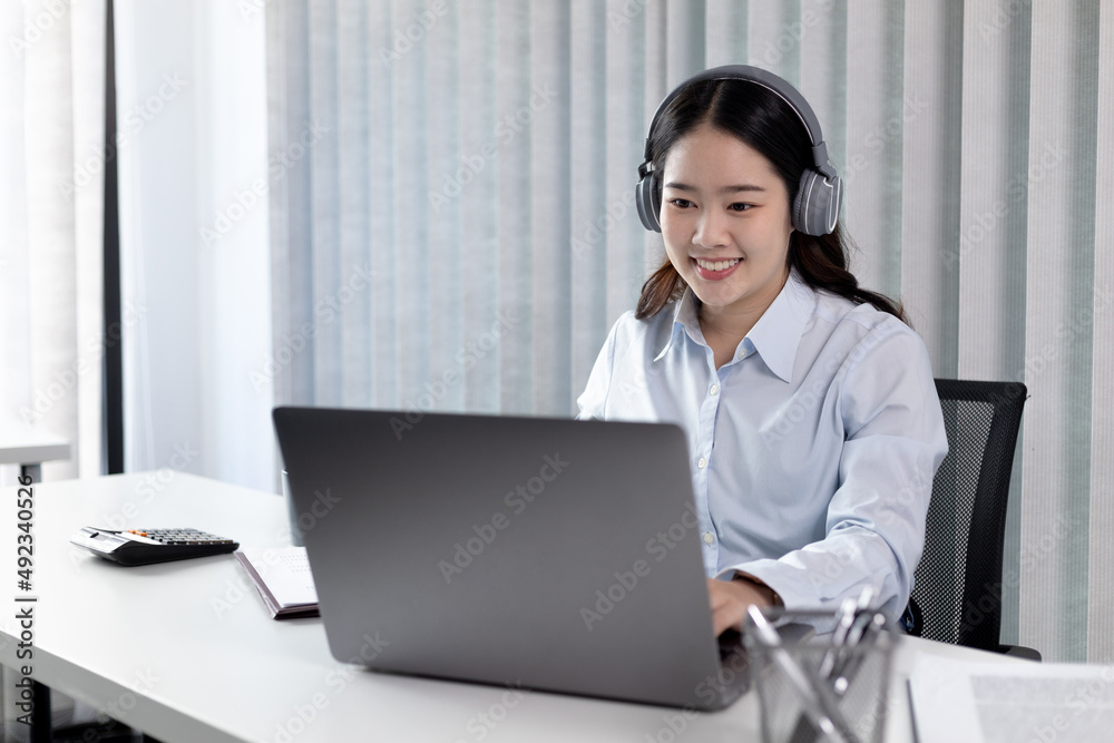 Businesswoman using laptop for financial and accounting work, Using computers to conduct financial transactions because the convenience, Freelancers work, Online communication, Internet, Wireless. Businesswoman using laptop for financial and accounting work, Using computers to conduct financial transactions because the convenience, Freelancers work, Online communication, Internet, Wireless.