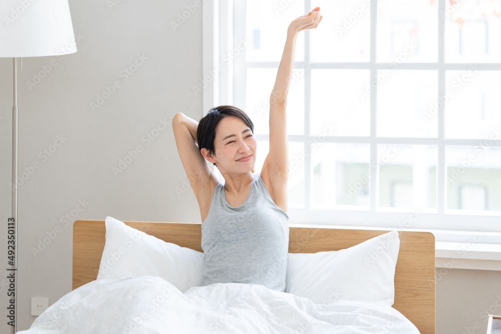 女性・ベッド 女性・ベッド