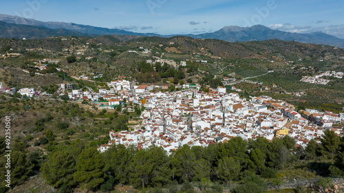vista aérea del municipio de Monda en la provincia de Málaga, España © Antonio ciero