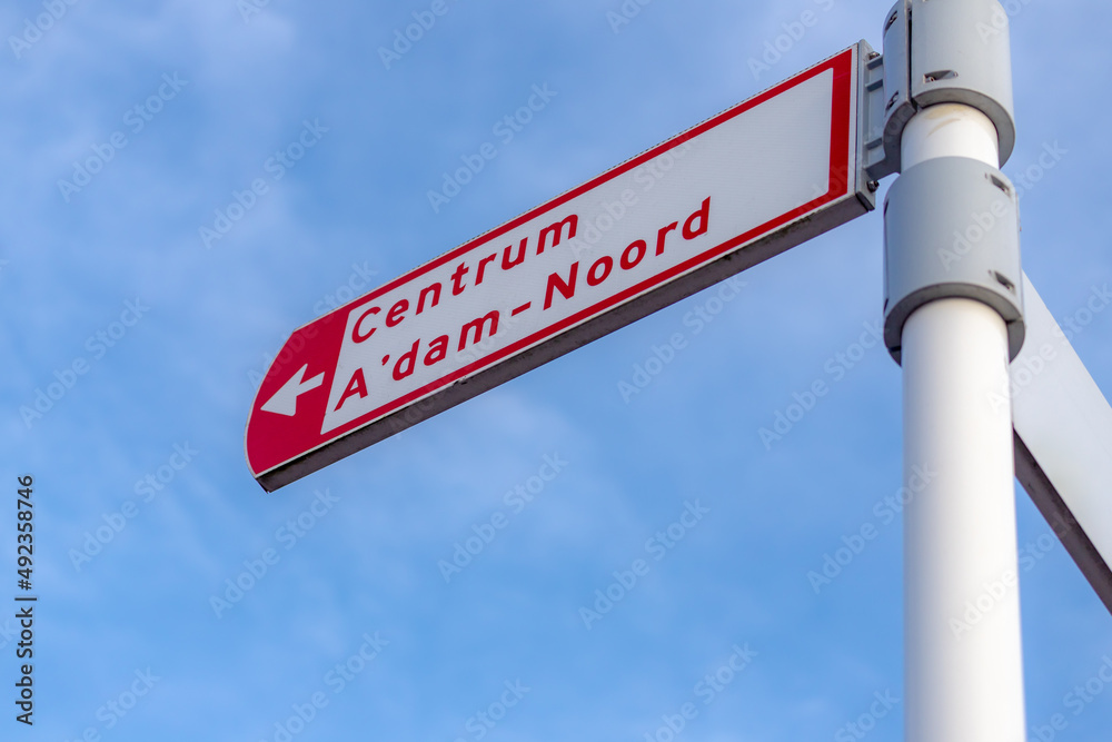 Obraz premium Selective focus of guide sign board in city center under blue sky as background, Directional post to Centrum (Centre) A'dam-Noord (Amsterdam North) Netherlands.