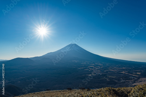竜ヶ岳から見る雄大な富士山の世界 © takuya