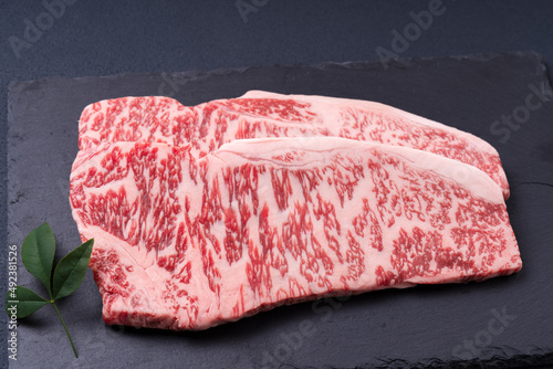 黒毛和牛のサーロインステーキ肉 photo