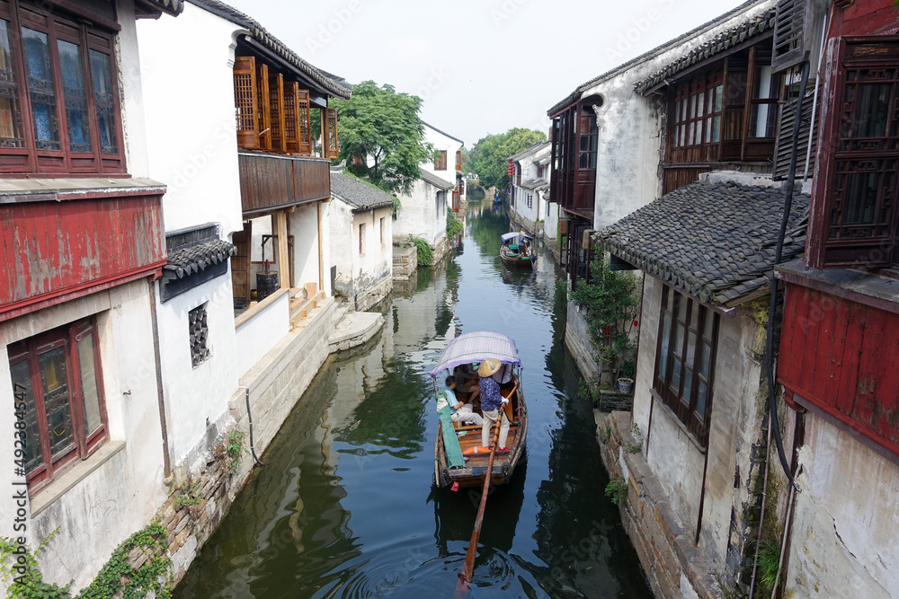 中国 水の都蘇州 周庄古鎮の美しい風景 Stock Photo | Adobe Stock