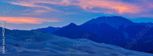 Foto Panoramic image of large sand dunes at sunset and dusk on Colorado