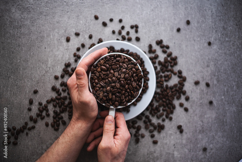 Kaffeebohnen in Tasse