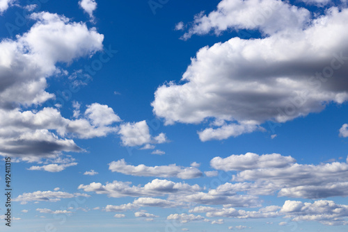 Beautiful bloue sky with clouds.