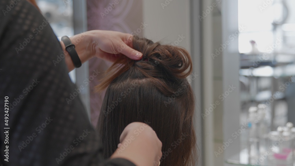 Fototapeta premium Beautiful girl at the hairdresser. The girl got her hair done. Beauty salon