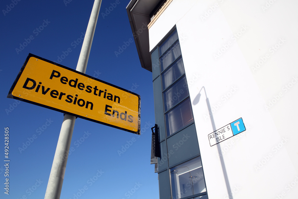 Obraz premium Contrasting signs and modern building - Ocean terminal - Port of Leith - Edinburgh - Midlothian - Scotland - UK
