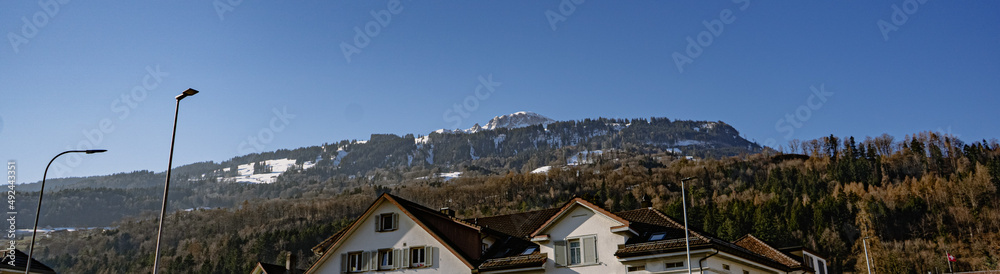 Flumserberg: Skiers, snowboarders, carvers, families all enjoy their time on the ski runs of winter sports resort located directly above Lake Walen. 65 km of perfectly groomed slopes invite you Flumserberg: Skiers, snowboarders, carvers, families all enjoy their time on the ski runs of winter sports resort located directly above Lake Walen. 65 km of perfectly groomed slopes invite you