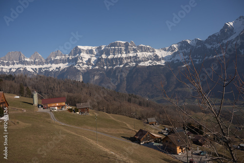 Flumserberg: Skiers, snowboarders, carvers, families all enjoy their time on the ski runs of winter sports resort located directly above Lake Walen. 65 km of perfectly groomed slopes invite you photo