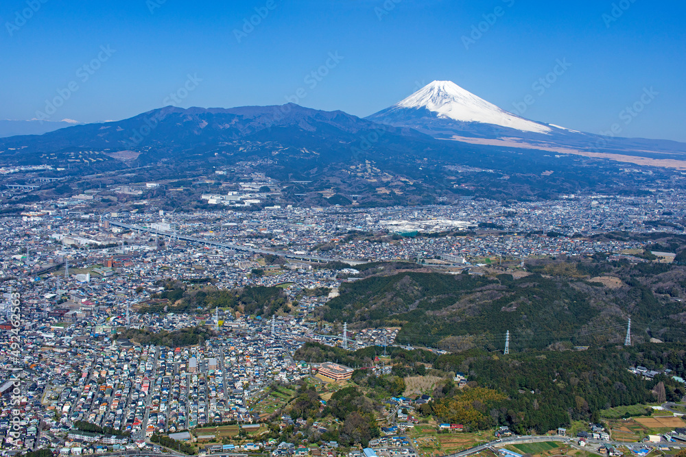 三島市上空より富士山を望む・空撮
