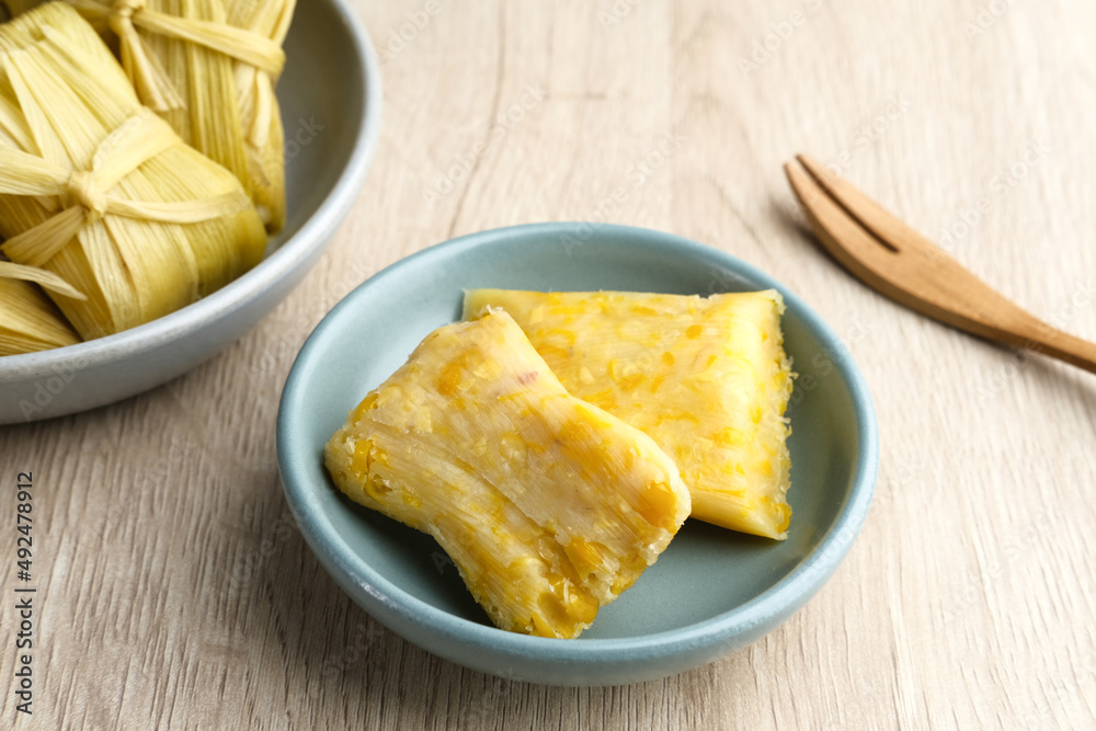 Lepet Jagung is a traditional Indonesian snack that is often found in Central Java, Indonesia, made from corn and grated coconut and wrapped in corn husks and steamed.
Lepet Jagung is a traditional Indonesian snack that is often found in Central Java, Indonesia, made from corn and grated coconut and wrapped in corn husks and steamed.
