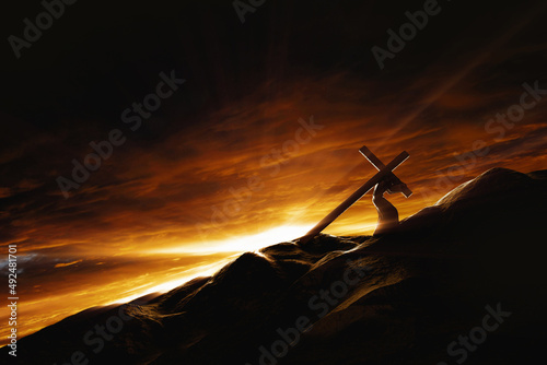 Fotomurale 골고다 언덕의 하늘은 장엄한 빛과 구름에 휩싸이고 죽음과 희생과 부활을 상징하는 고난의 십자가를 지고는 예수 그리스도