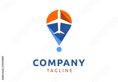 logo dan pin peta pesawat, cocok untuk bisnis transportasi, layanan perjalanan photo