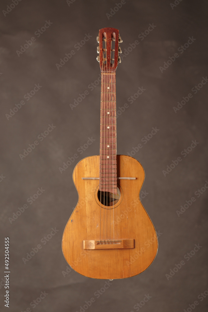 Naklejka premium Old guitar broken acoustic guitar.