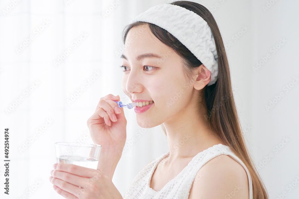 女性 歯磨き 女性 歯磨き