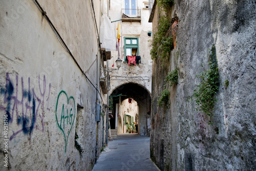 narrow street salerno Fototapet