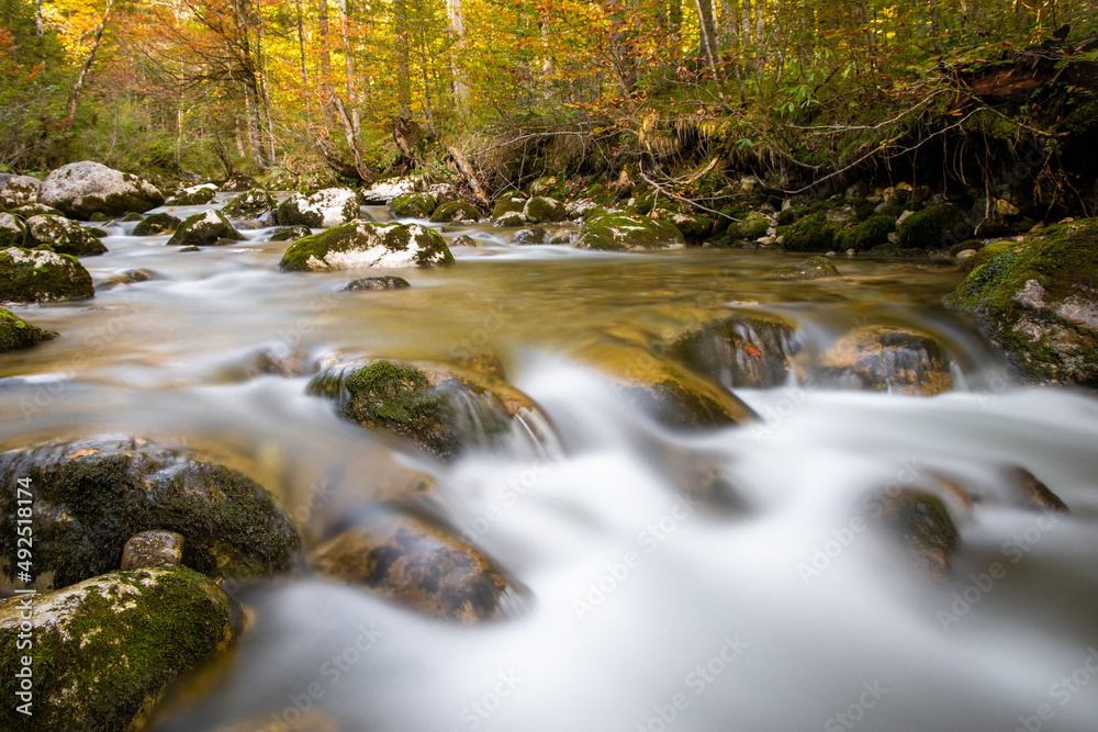 Wasserfall in den Bergen