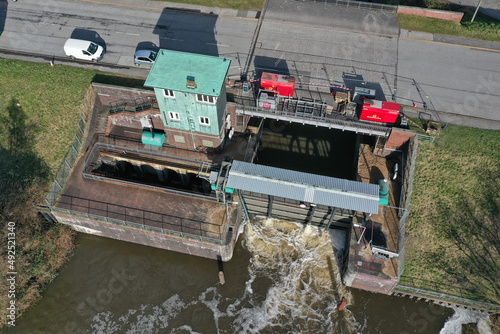 Hamburg Bergedorf Dove Elbe Schleusengraben Krapphoffschleuse bei Hochwasser mit Pumpen photo