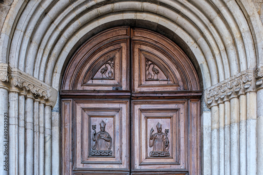 Abbazia di Chiaravalle, porta d'ingresso