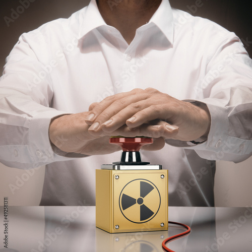 Foto Man Pressing Nuke Button.