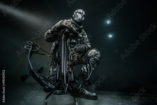 Fotografi fighter with a crossbow