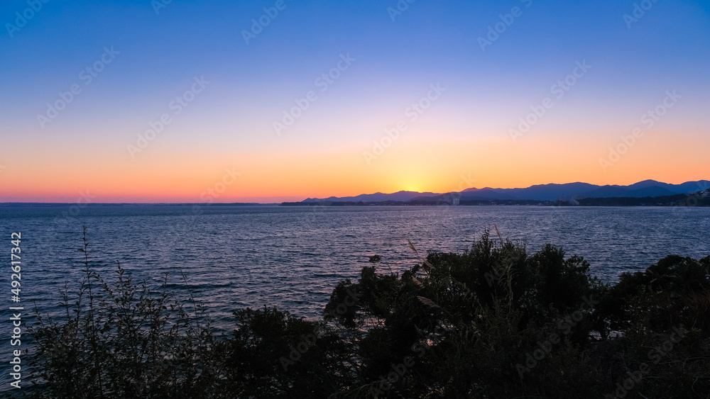 静岡県浜松市 浜名湖SAから見る夕暮れの浜名湖