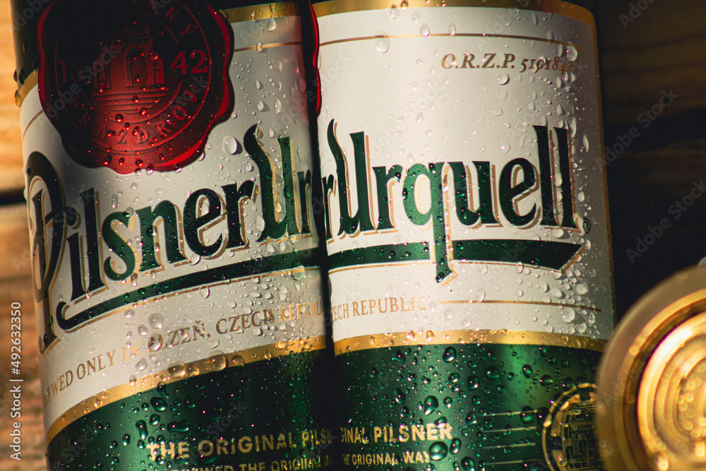 Foto de Prague, Czech Republic March 13, 2022 Cans of Pilsner