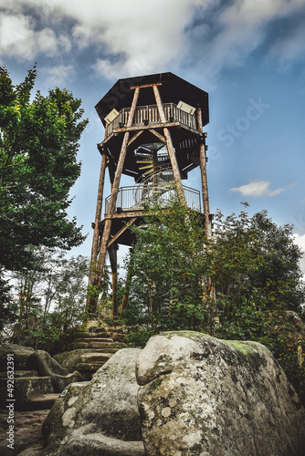 Obraz na płótnie A wooden lookout tower on top of Mount Cap, a tourist attraction on the mountain hiking trail. w salonie