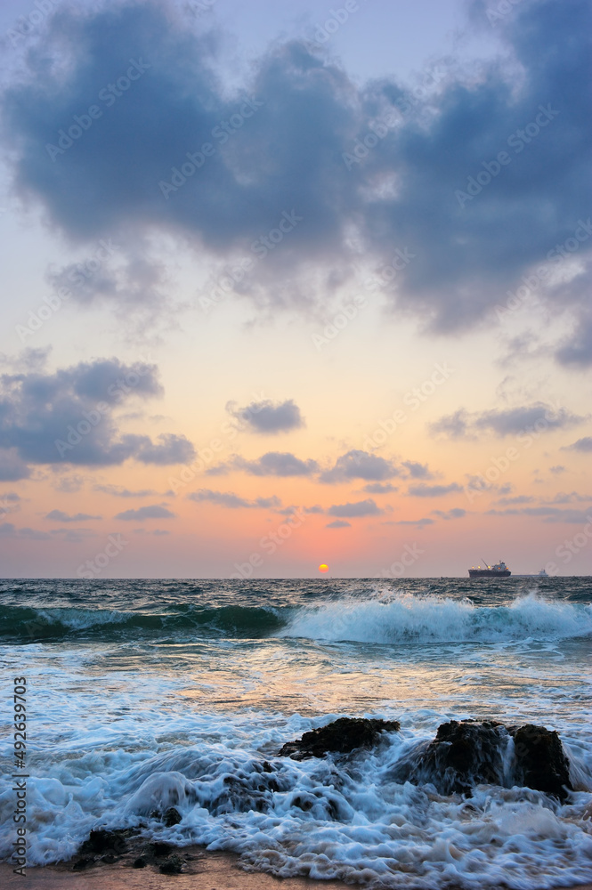 Obraz premium Mediterranean coast in southern Israel near the city of Ashkelon