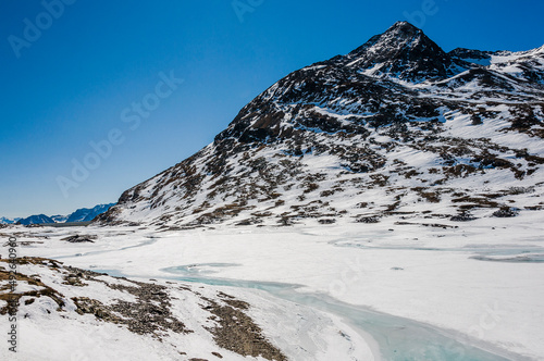 Bernina, Lago Bianco, Alpen, Graubünden, Winter, Schneedecke, Bernina-Express, Berninapass, Zugfahrt, Wintersport, Eis, Stausee, Schweiz