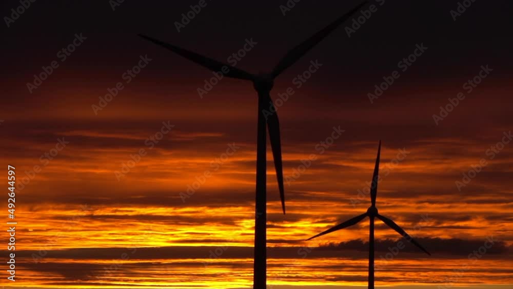 Erneuerbare Energie, Windräder am Abend