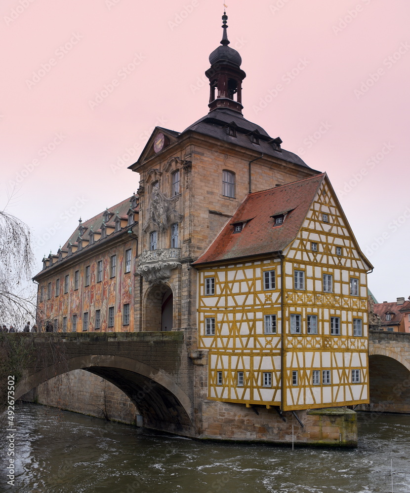 Altes Rathaus von Bamberg inmitten der Regnitz