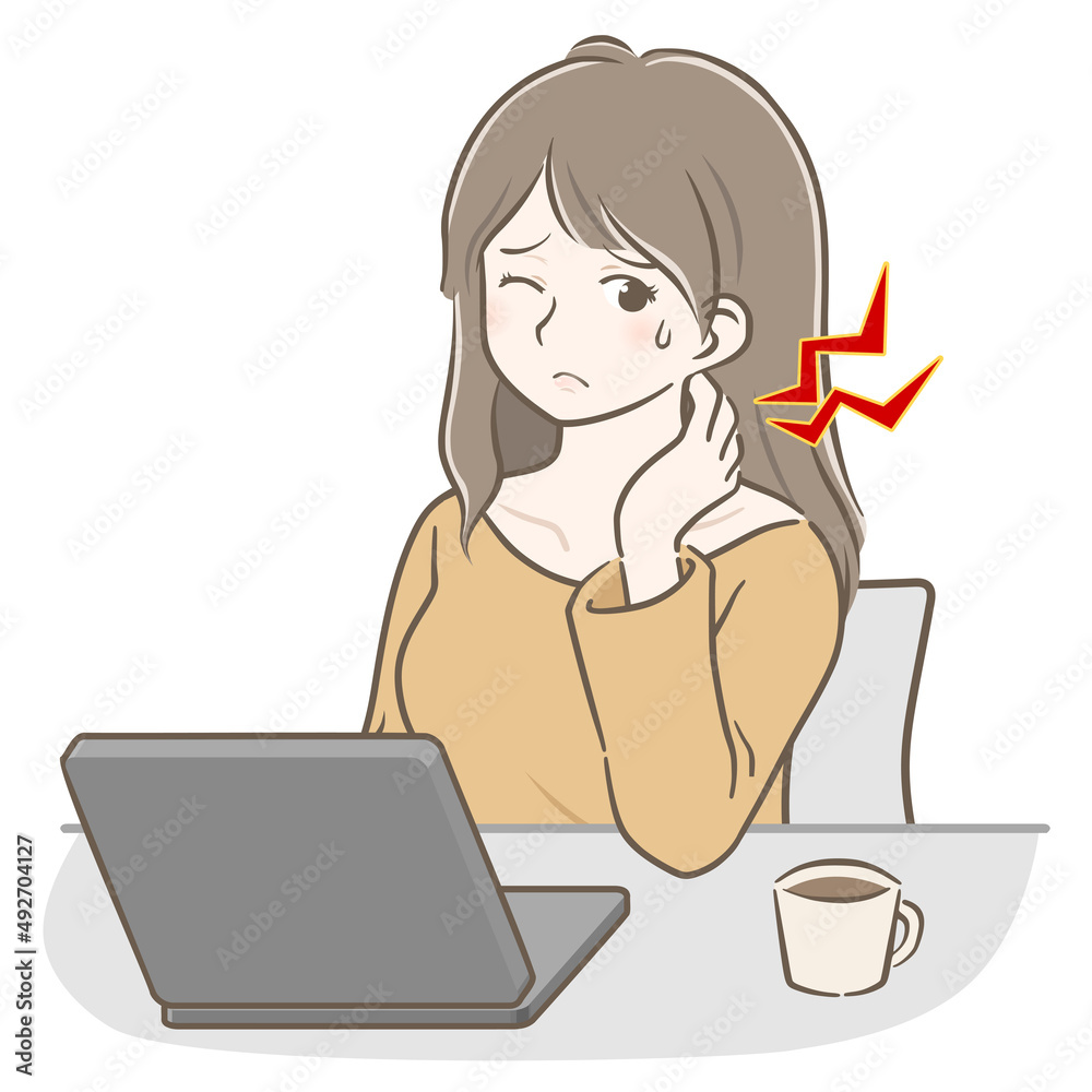 パソコン作業で首が痛いロングヘアの若い女性