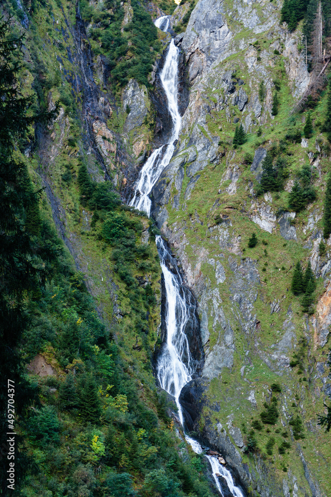Der Wasserfall Seebachfall am Wanderweg Venedigerweg in Salzburg, Österreich