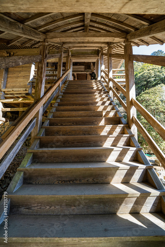 日龍峯寺本堂へ続く階段