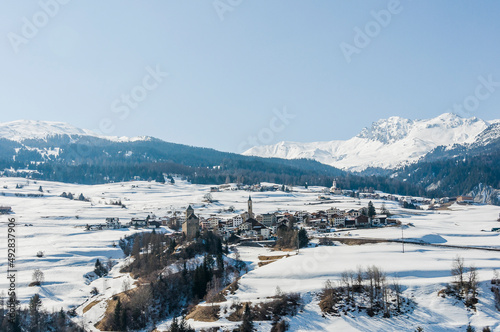 Riom, Parsonz, Radons, Surses, Burg , Rätia Ampla, Savognin, Bivio, Albula, Julierpass, Fluss, Geglia, Tiefencastel, Graubünden, Alpen, Berge, Wintersport, Schlitteln, Winter, Schweiz