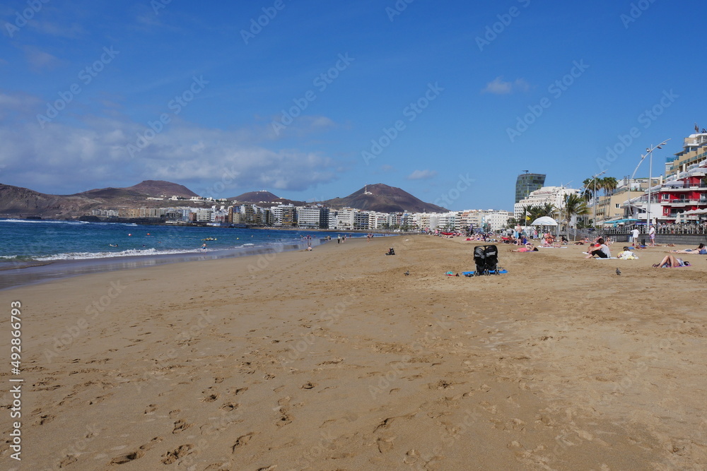 Playa de Las Canteras in Las Palmas de Gran Canaria