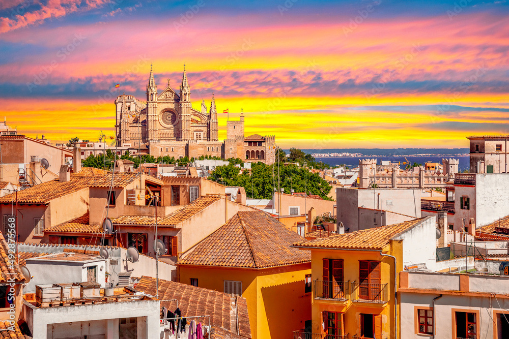 Blick auf die Stadt Palma de Mallorca mit Kathedrale, Mallorca, Spanien	