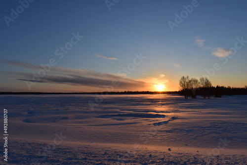lever du soleil en Laponie finlandaise  © stphanie