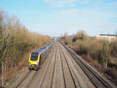 オックスフォードの線路を走る列車