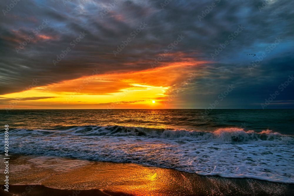 Ocean sunset at the beach